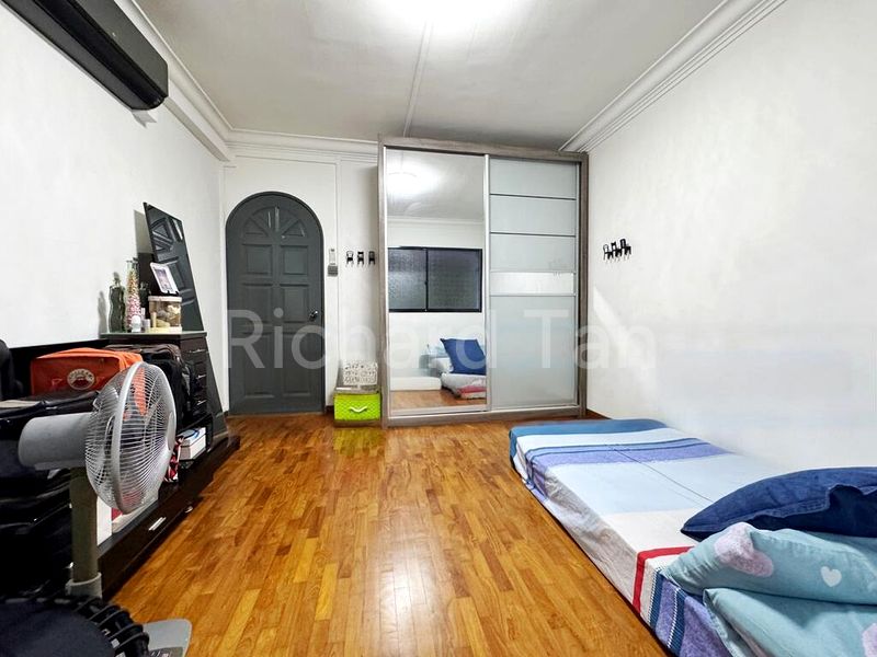 Maisonette HDB for Sale in  356 Woodlands Avenue 5 - Image 2